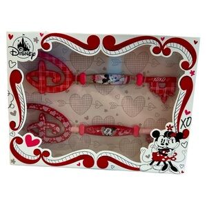 DISNEY 2022 VALENTINE MICKEY AND MINNIE XOXO COLLECTIBLE KEY SET NEW WITH BOX